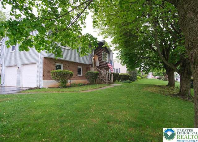 Property at 2542 9th St, Bethlehem Twp, PA 18020, 3 beds, 1.5 baths