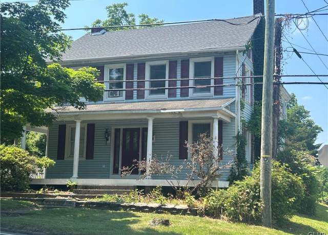 Property at 696 S Delaware Dr, Upper Mt Bethel Twp, PA 18343, 5 beds, 2.5 baths