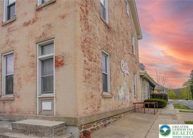 Property at 101 Market St, Tamaqua Borough, PA 18252, 4 beds, 3.5 baths