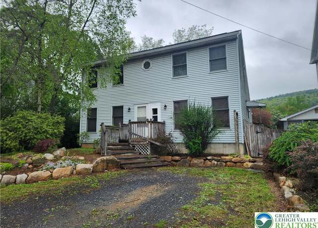 Property at 3946 Mountain View Dr, Lehigh Twp, PA 18038, 4 beds, 2.5 baths