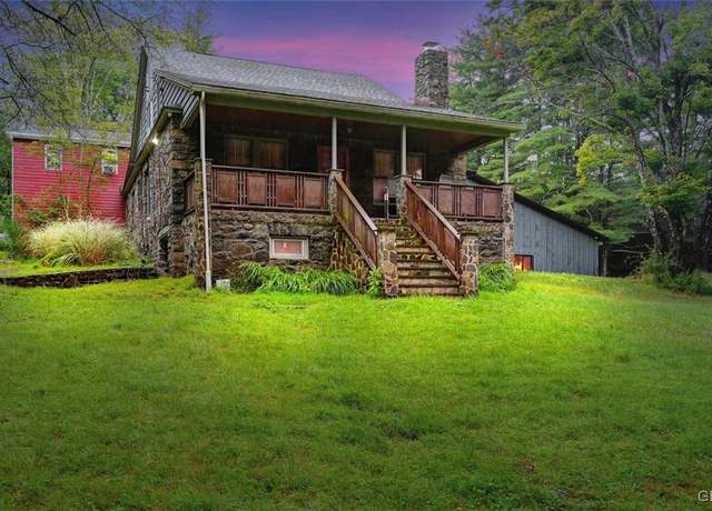 Property at 614 Lavender Ln, Barrett Twp, PA 18325, 4 beds, 2 baths
