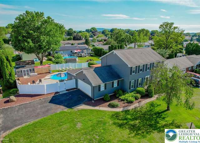 Property at 3940 Dewalt St, Bethlehem Twp, PA 18020, 4 beds, 3.5 baths