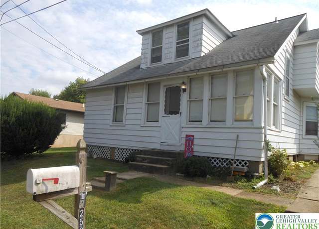 Property at 2520 Riegel St, Bethlehem Twp, PA 18020, 3 beds, 1 bath