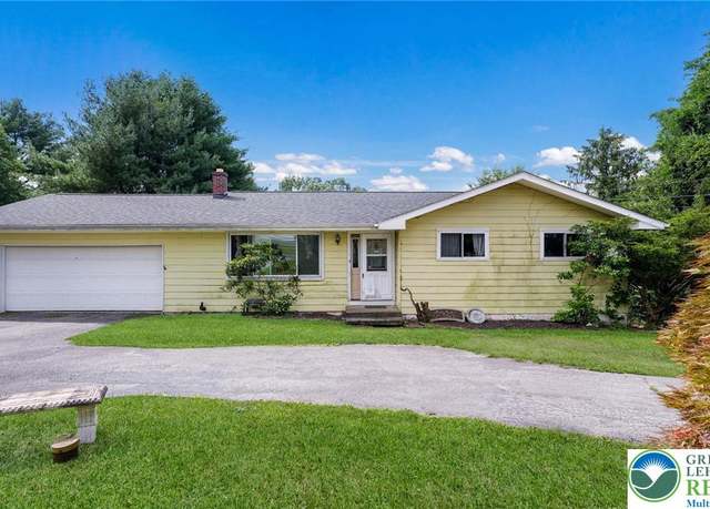 Property at 2834 Forest Dr, Coopersburg Boro, PA 18036, 3 beds, 1 bath