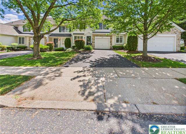 Property at 3006 Hope Ridge Dr, Bethlehem Twp, PA 18045, 3 beds, 2.5 baths