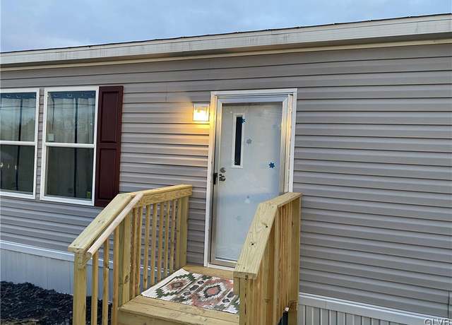 Property at 614 Moorestown Dr, Moore Twp, PA 18014, 3 beds, 1.5 baths