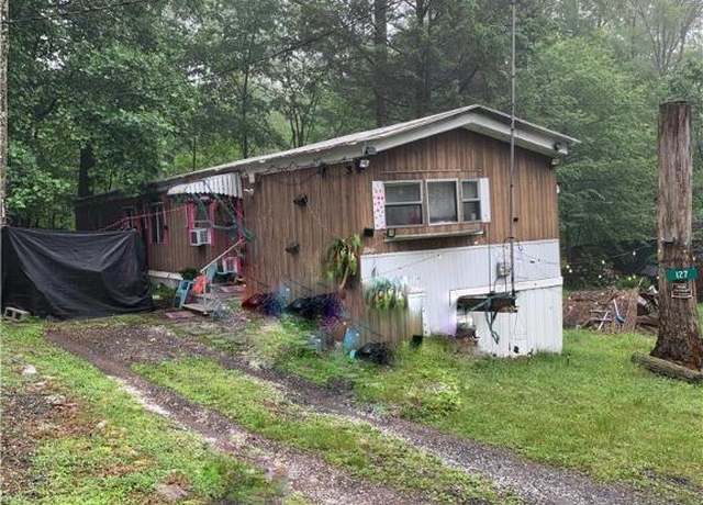 Property at 127 Pinecone Trl, Pocono Twp, PA 18355, 3 beds, 1 bath
