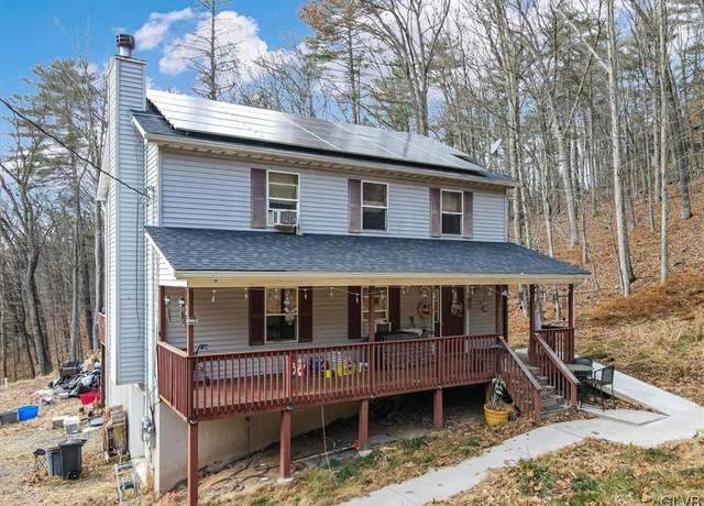 Property at 258 Deer Path, East Stroudsburg, PA 18302, 3 beds, 2.5 baths