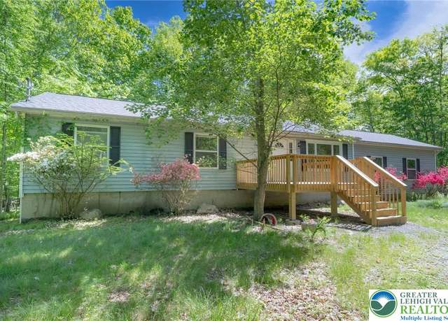 Property at 1206 Wooddale Rd, Middle Smithfield Twp, PA 18302, 4 beds, 3 baths