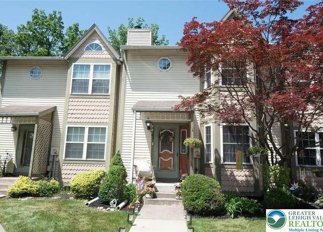 Property at 102 Independence Ct, Bethlehem Twp, PA 18020, 3 beds, 2.5 baths