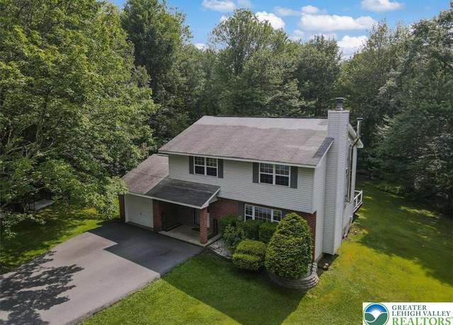 Property at 236 Ridge Ct, Chestnuthill Twp, PA 18353, 3 beds, 2.5 baths