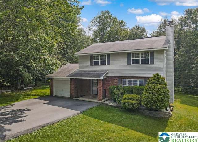 Property at 236 Ridge Ct, Chestnuthill Twp, PA 18353, 3 beds, 2.5 baths