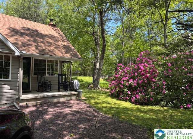 Property at 105 White Oak Dr, Jim Thorpe Borough, PA 18229, 2 beds, 1 bath