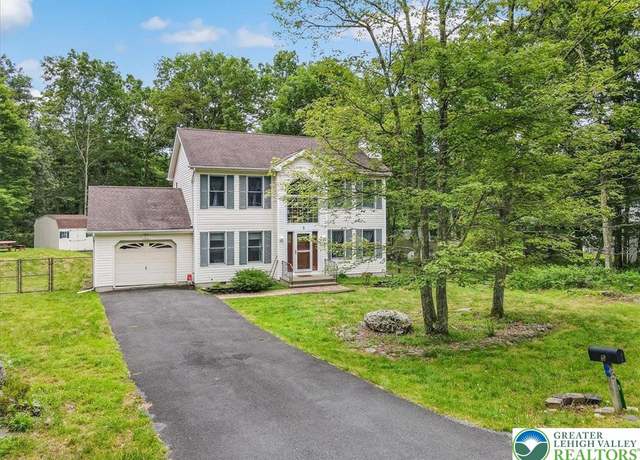 Property at 5 Flagstone Ln, East Stroudsburg, PA 18302, 3 beds, 2.5 baths