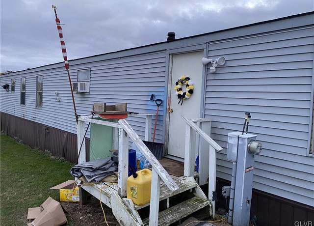 Property at 616 Moorestown Dr, Moore Twp, PA 18014, 3 beds, 1 bath