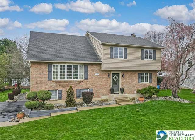 Property at 301 Florentine Dr, Forks Twp, PA 18040, 4 beds, 2.5 baths