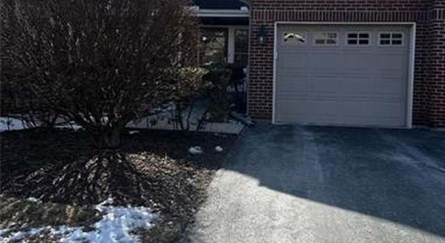 Photo of 7 Oak Leaf Ln, East Stroudsburg, PA 18301-1340