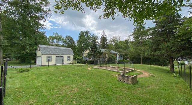 Photo of 962 Seneca St, Moore Twp, PA 18014-9507
