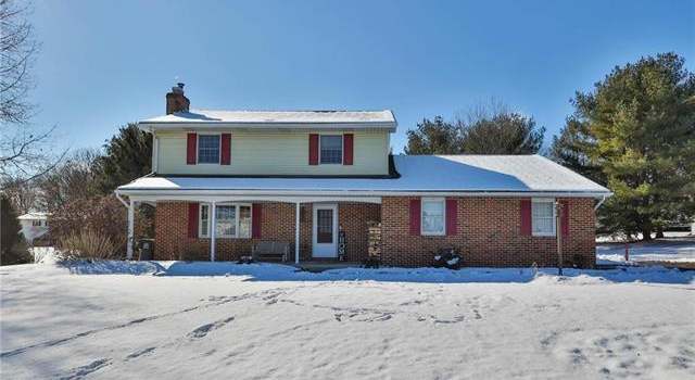 Photo of 3826 Country Ct, North Whitehall Twp, PA 18078-2125