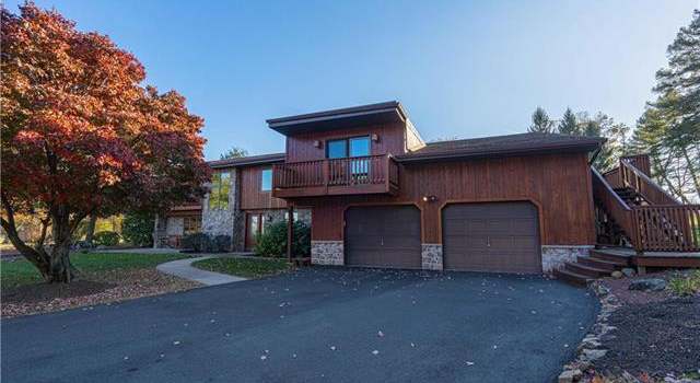 Photo of 5810 Tomahawk Ln, Upper Milford Twp, PA 18092-2154