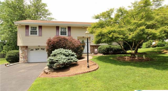 Photo of 5979 Club House Ln, Allentown, PA 18106