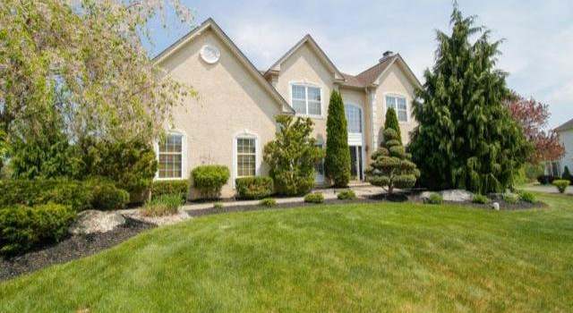 Photo of 4300 Crosswinds Dr, Bethlehem Twp, PA 18045-2368