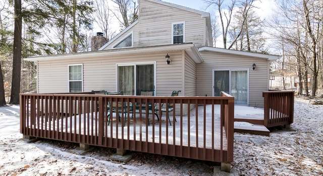 Photo of 422 Maxatawny Dr, Coolbaugh Twp, PA 18347