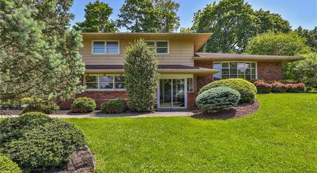 Photo of 28 Ridgewood Rd, Easton, PA 18045-2513
