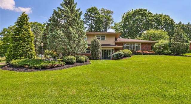 Photo of 28 Ridgewood Rd, Easton, PA 18045-2513