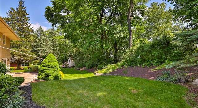 Photo of 28 Ridgewood Rd, Easton, PA 18045-2513