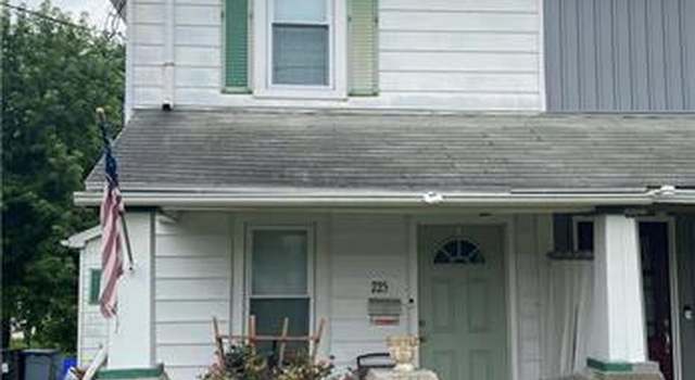 Photo of 225 S New St, Nazareth, PA 18064-2936