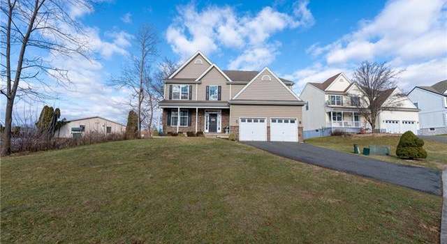 Photo of 3601 Cobblestone Ln, Whitehall Twp, PA 18052-3172