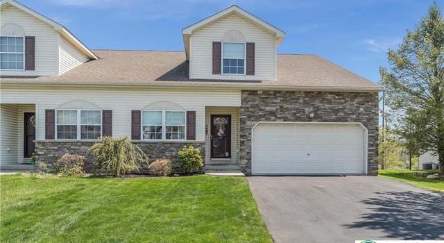 Photo of 886 Graystone Cir, Allen Twp, PA 18067