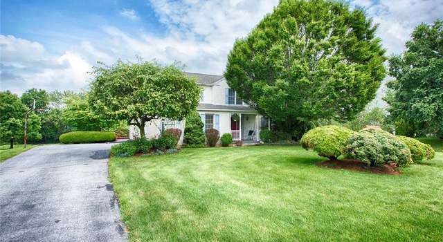 Photo of 4676 Hillview Dr, Lower Nazareth Twp, PA 18064