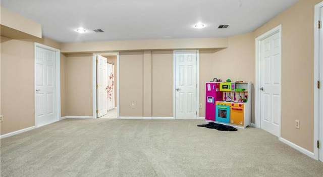 Photo of 34 Carousel Ln, Easton, PA 18045-3121