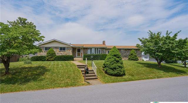 Photo of 3442 Hickory Cir, South Whitehall Twp, PA 18103