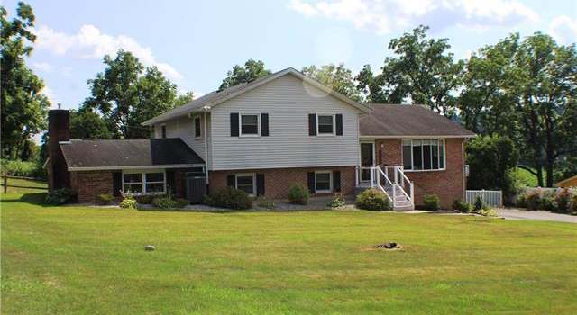 Photo of 4606 S Sunset Dr, Upper Saucon Twp, PA 18036-9400