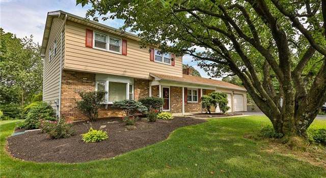 Photo of 1551 S Krocks Rd, Lower Macungie Twp, PA 18106-9628