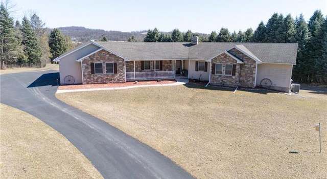 Photo of 818 Fir Dr, Lehigh Township, PA 18088-9586
