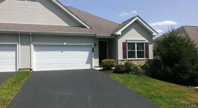 Photo of 9 Kent Ln, Easton, PA 18045-2175