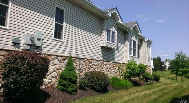 Photo of 9 Kent Ln, Easton, PA 18045-2175