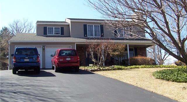 Photo of 1604 Arrowwood Dr, Forks Twp, PA 18040-8401