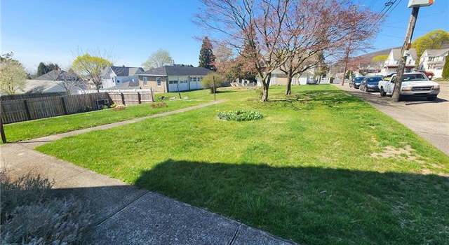 Photo of 211 N Schanck Ave, Pen Argyl, PA 18072-1524