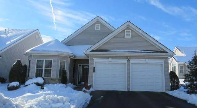 Photo of 61 N Glenmoor Cir, Palmer Twp, PA 18045-2177