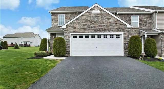 Photo of 825 Fieldstone Trl, Easton, PA 18040-7476