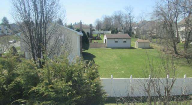 Photo of 970 Heather Ln, Easton, PA 18040-8276