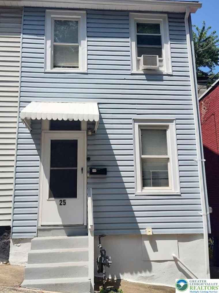 Photo of 25 S Locust St Easton, PA 18042