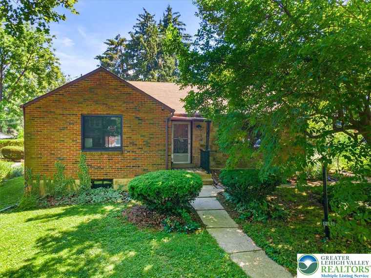 Photo of 1321 W Union Blvd Bethlehem City, PA 18018