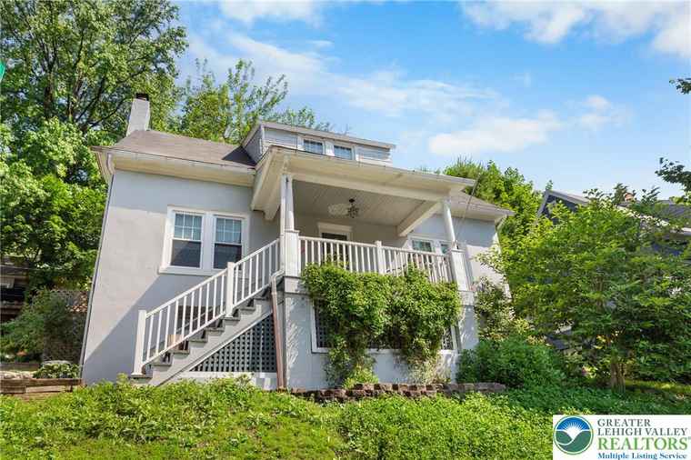 Photo of 827 Wilbur St Easton, PA 18042