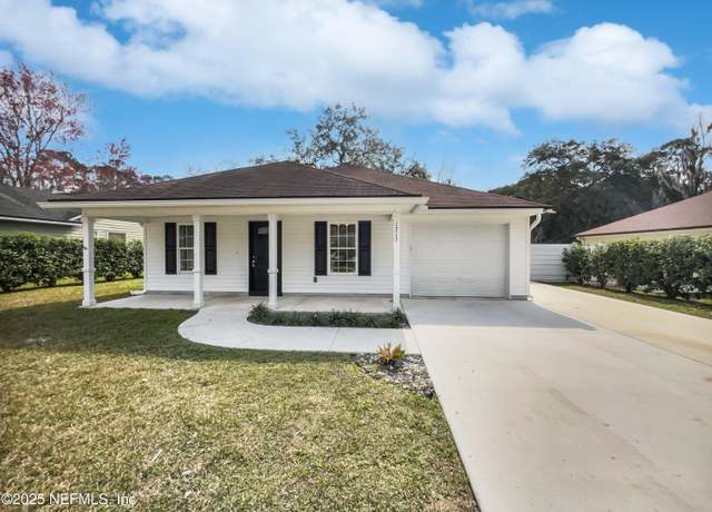 Property at 1715 Julia St, Green Cove Springs, FL 32043, 4 beds, 2 baths